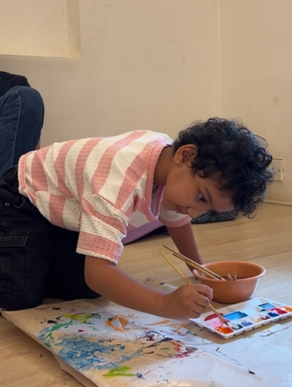 A child painting during a creative workshop
